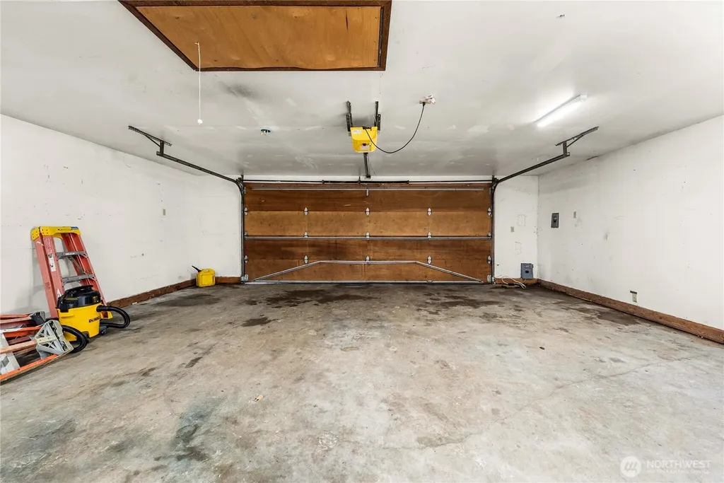 733 Tipsoo Loop S Rainier WA 98576