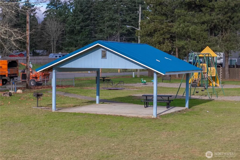 733 Tipsoo Loop S Rainier WA 98576