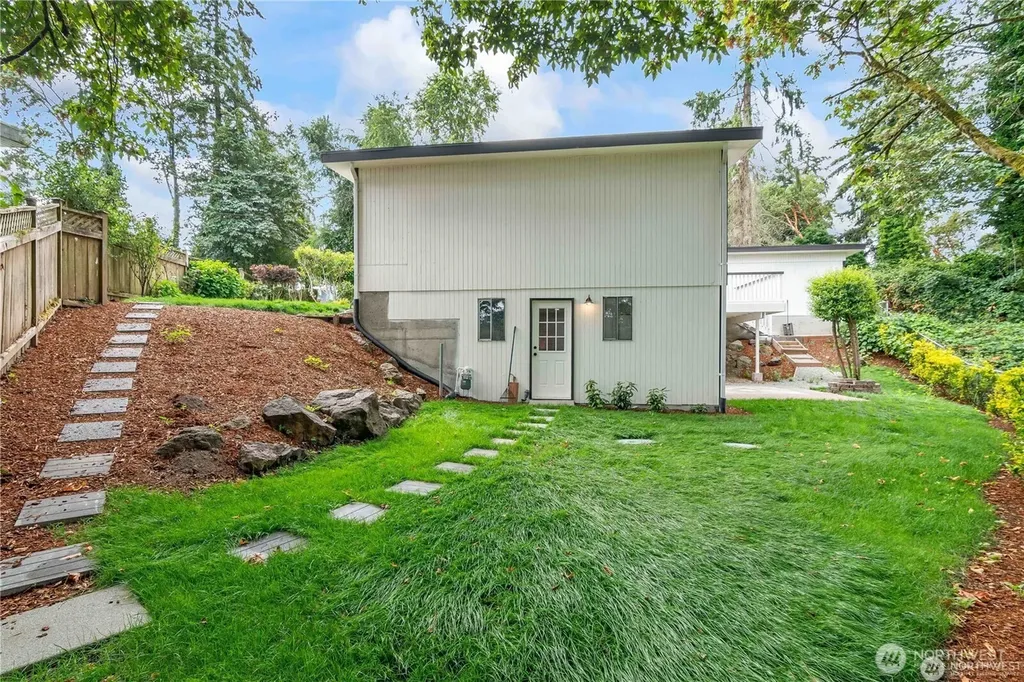 842 S 143rd Place Burien WA 98168