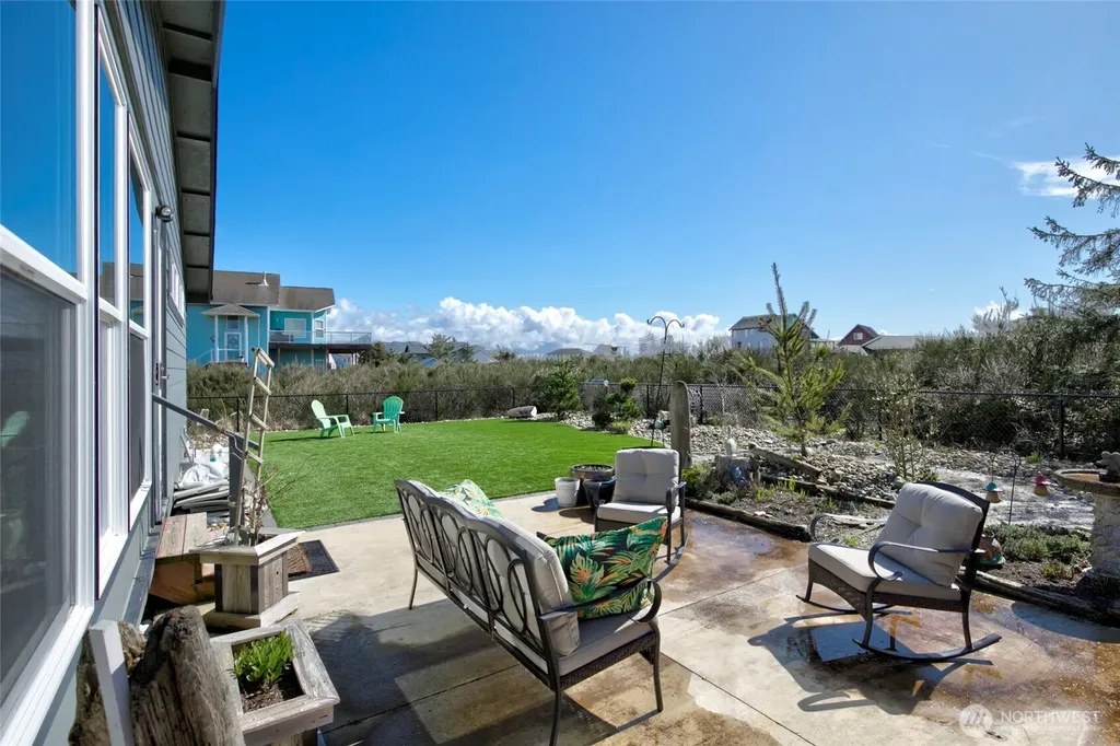 1436 Sand Pebble Avenue SW Ocean Shores WA 98569