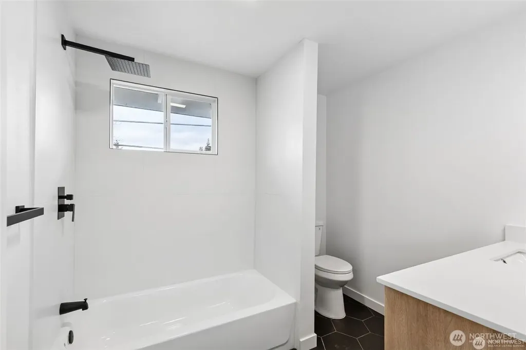 4002 Courtland Place S Seattle WA 98118