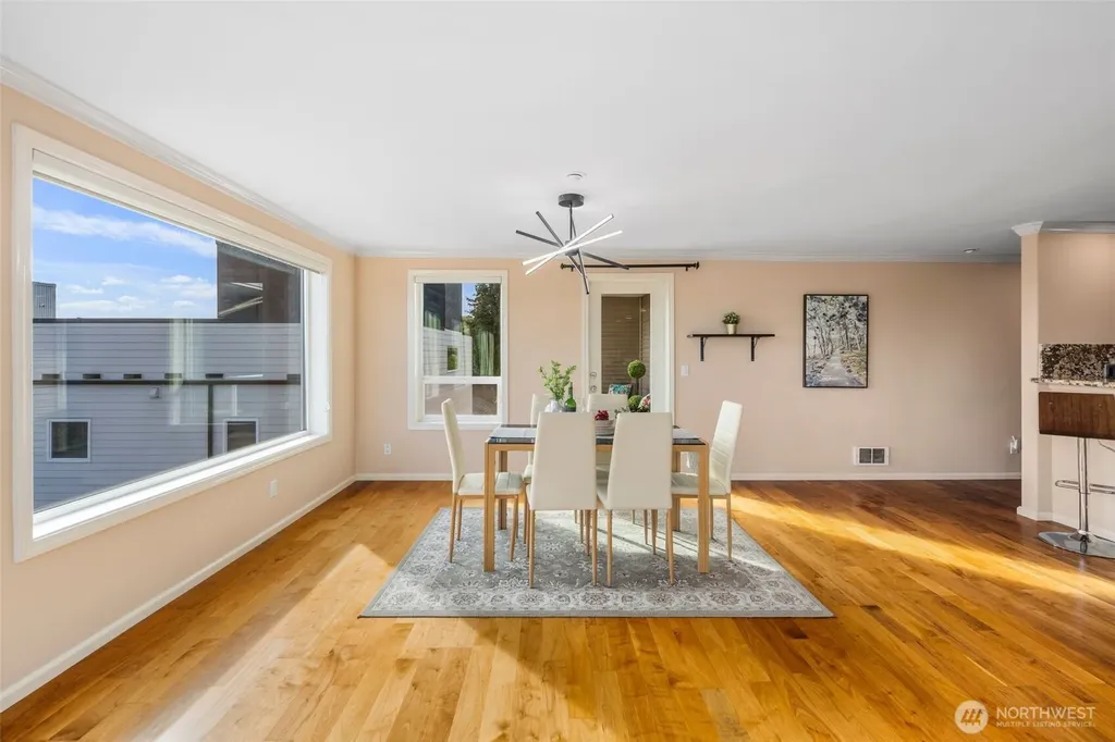 559 Mcgraw Street Seattle WA 98109