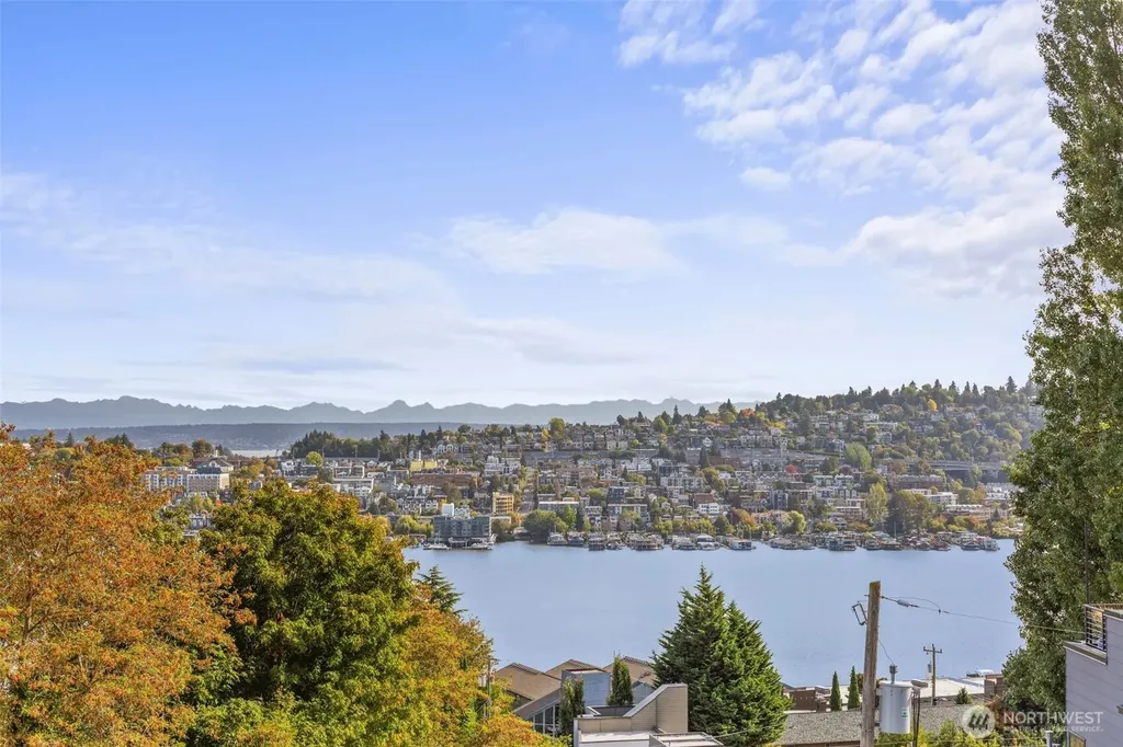 559 Mcgraw Street Seattle WA 98109