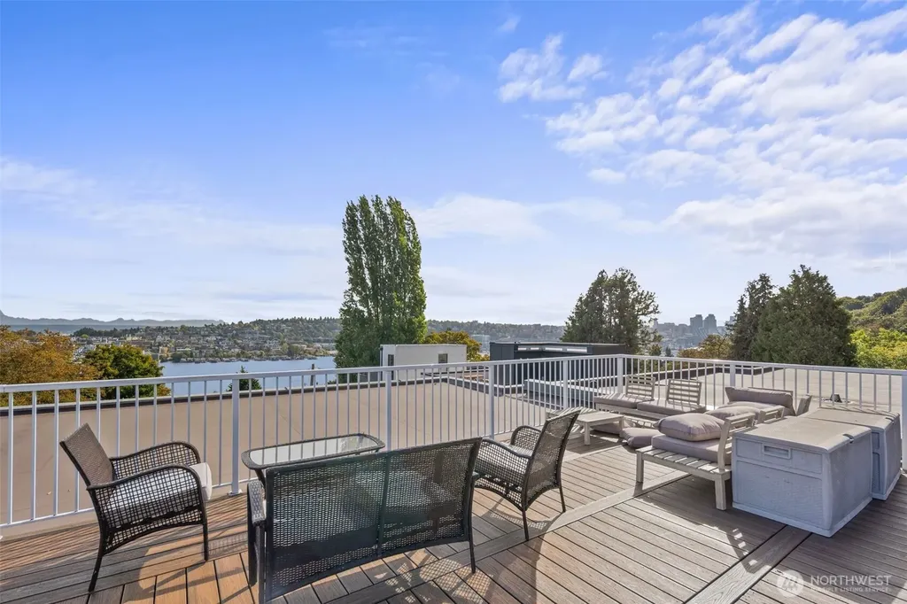559 Mcgraw Street Seattle WA 98109