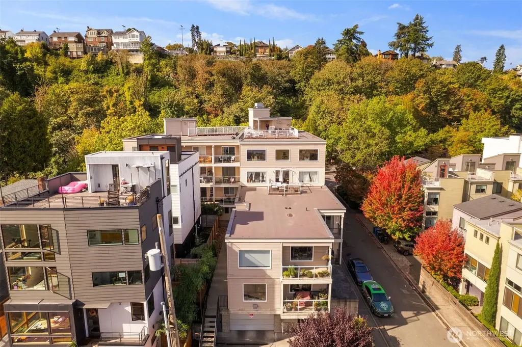 559 Mcgraw Street Seattle WA 98109