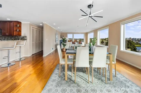 559 Mcgraw Street Seattle WA 98109