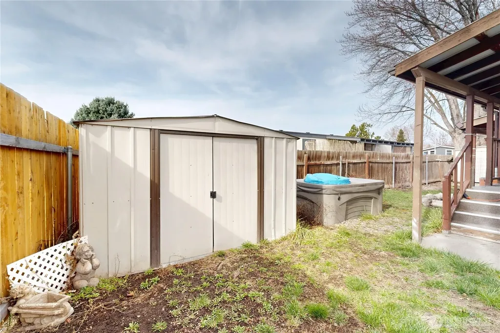 976 NE Dawson Avenue College Place WA 99324