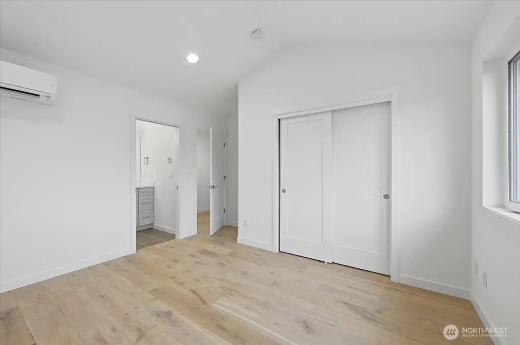 7320 11th Avenue NE Seattle WA 98115