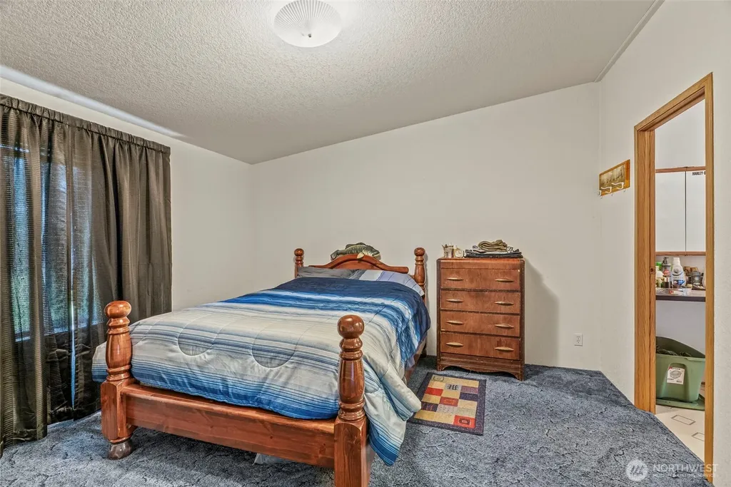 1337 South Silverlake Road Castle Rock WA 98611