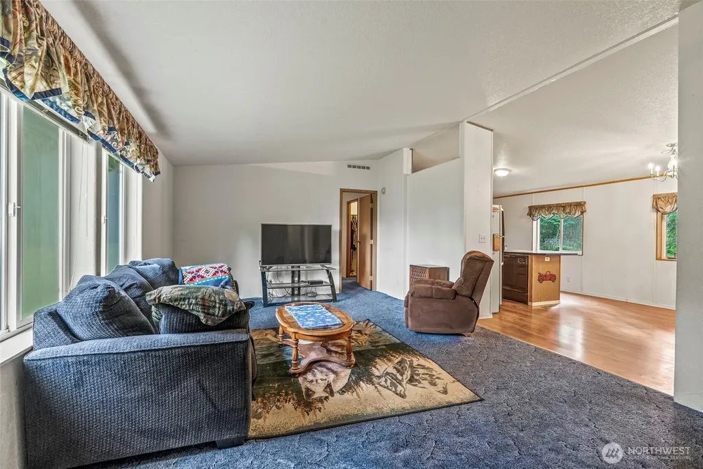 1337 South Silverlake Road Castle Rock WA 98611