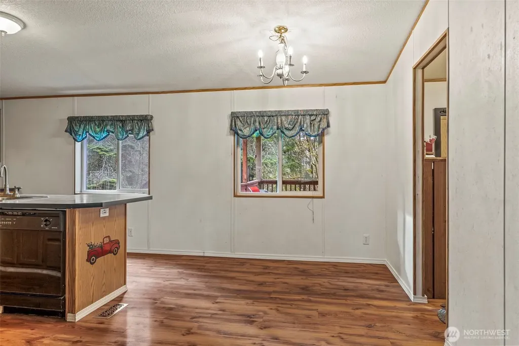 1337 South Silverlake Road Castle Rock WA 98611