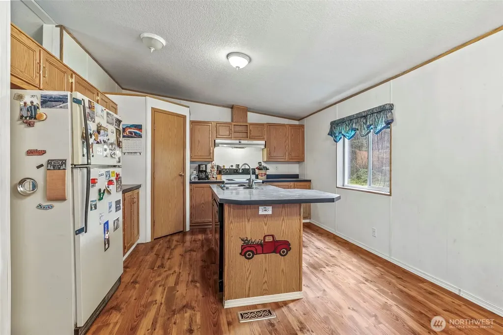 1337 South Silverlake Road Castle Rock WA 98611
