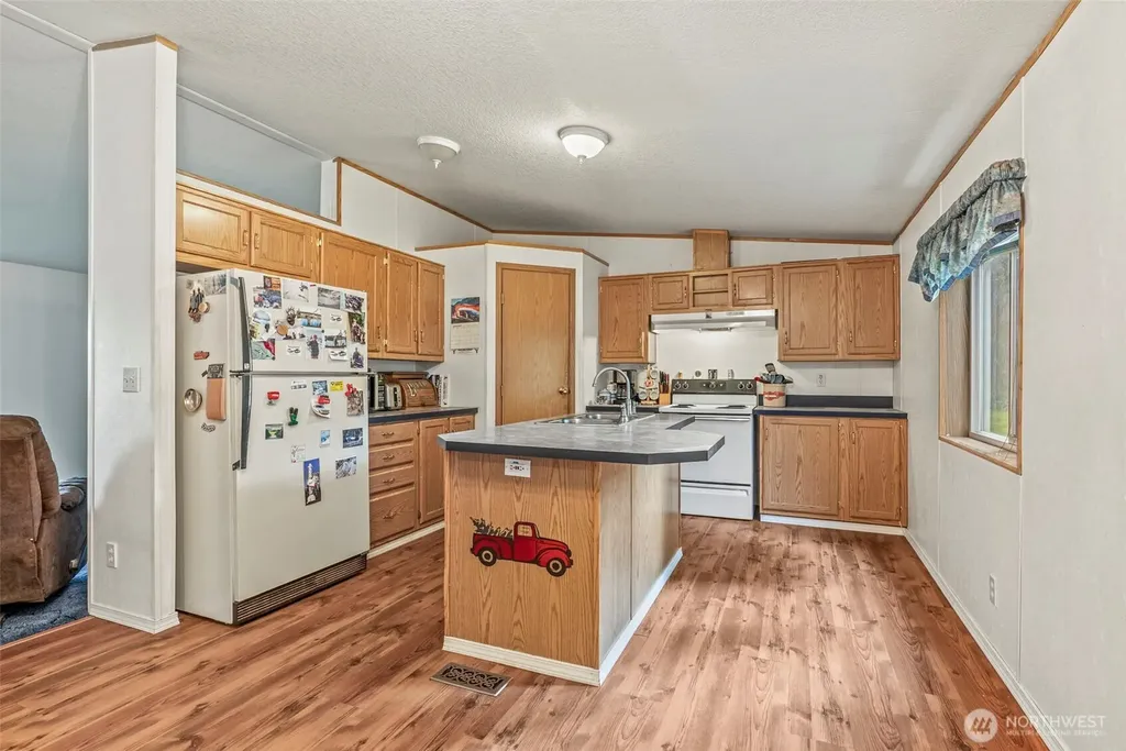 1337 South Silverlake Road Castle Rock WA 98611