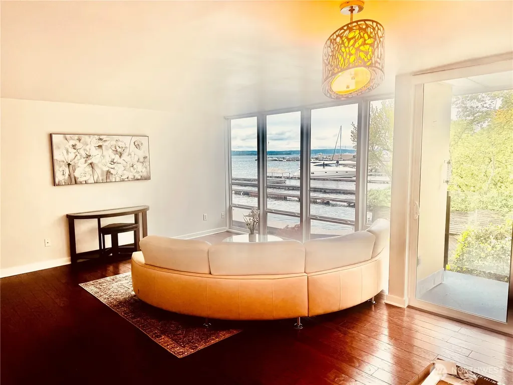 4561 Lake Washington Boulevard NE Kirkland WA 98033