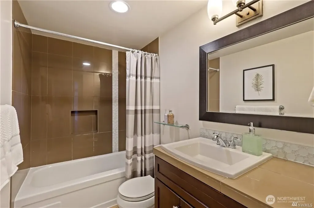 4561 Lake Washington Boulevard NE Kirkland WA 98033
