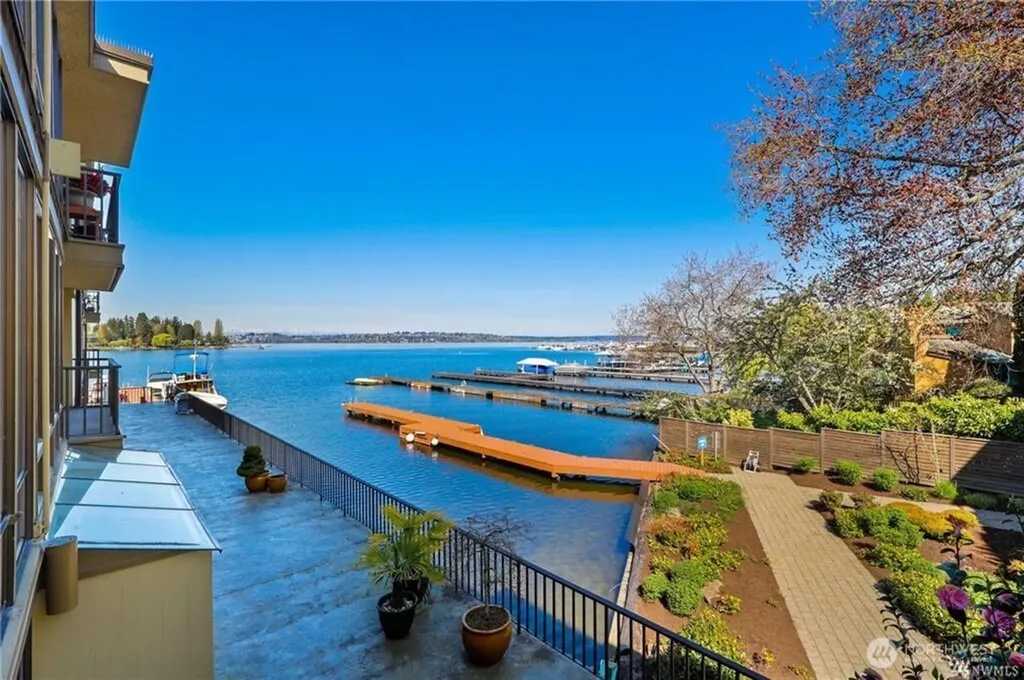 4561 Lake Washington Boulevard NE Kirkland WA 98033