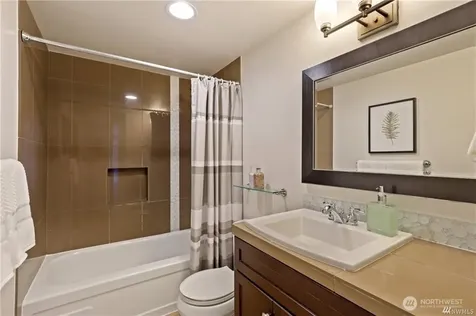 4561 Lake Washington Boulevard NE Kirkland WA 98033