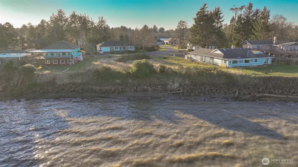 518 Chinook Avenue SE Ocean Shores WA 98569