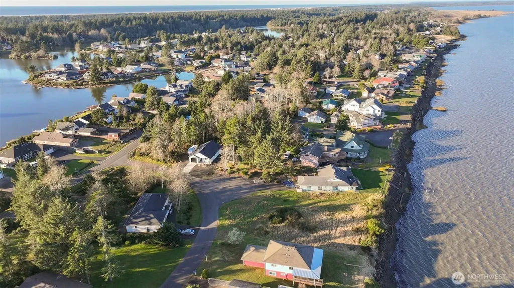 518 Chinook Avenue SE Ocean Shores WA 98569
