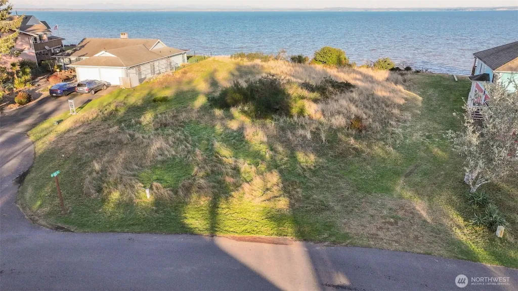 518 Chinook Avenue SE Ocean Shores WA 98569