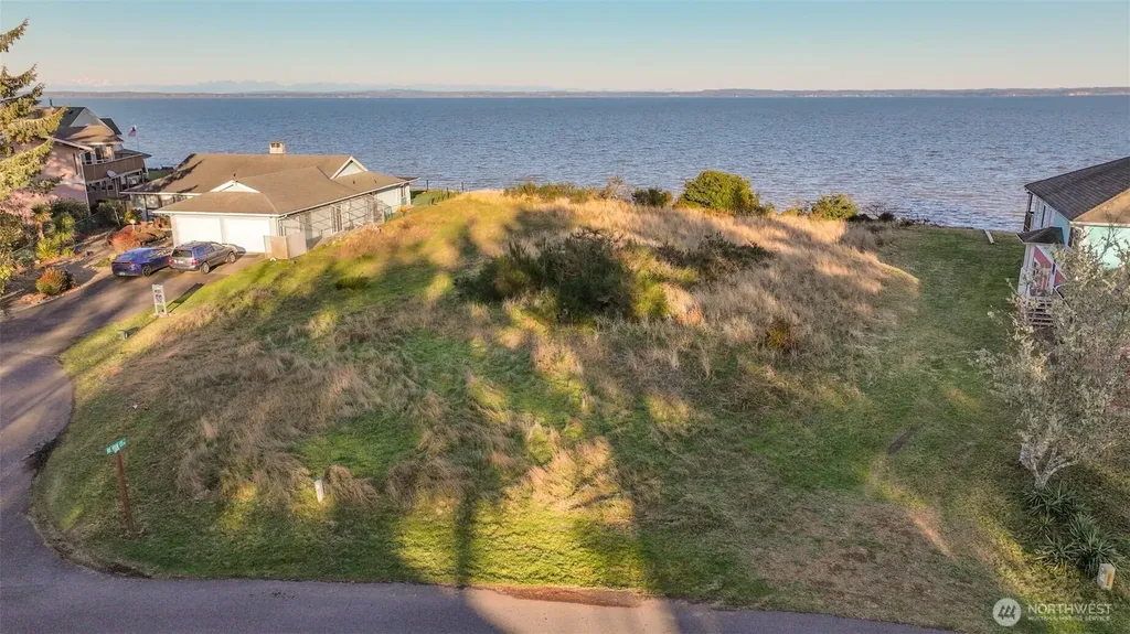 518 Chinook Avenue SE Ocean Shores WA 98569