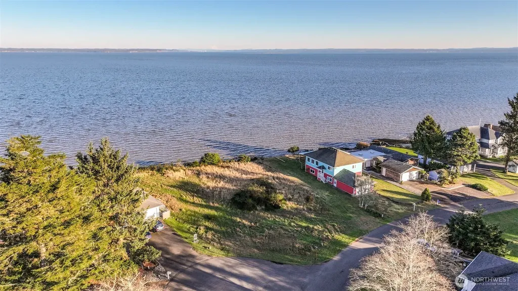 518 Chinook Avenue SE Ocean Shores WA 98569