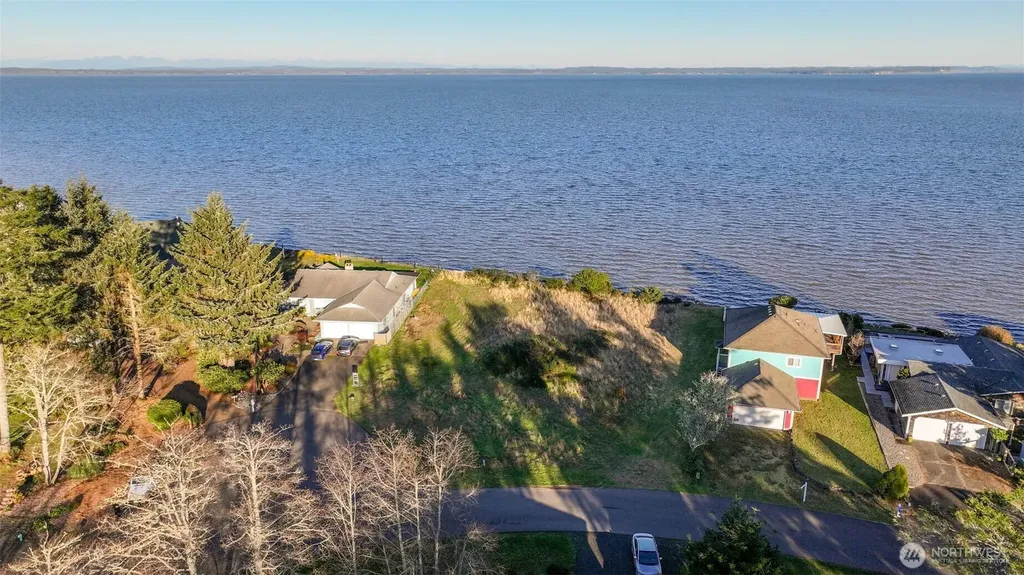 518 Chinook Avenue SE Ocean Shores WA 98569
