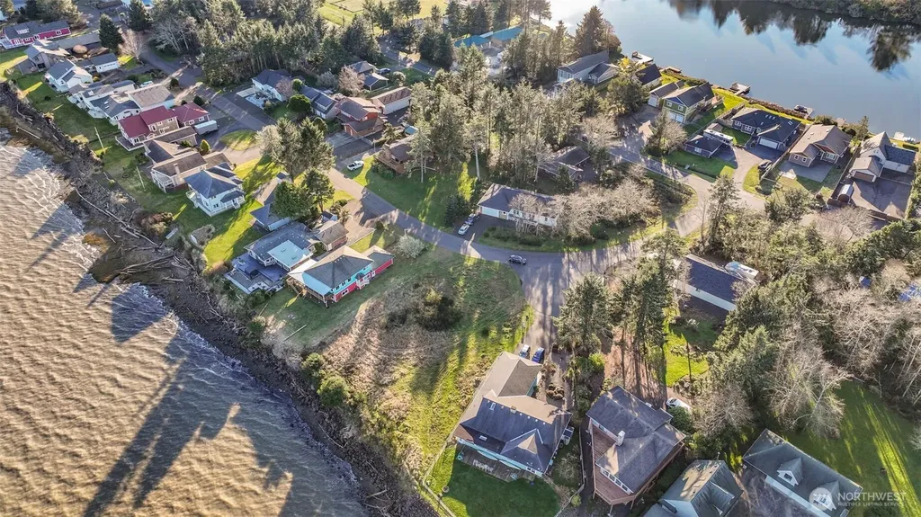 518 Chinook Avenue SE Ocean Shores WA 98569