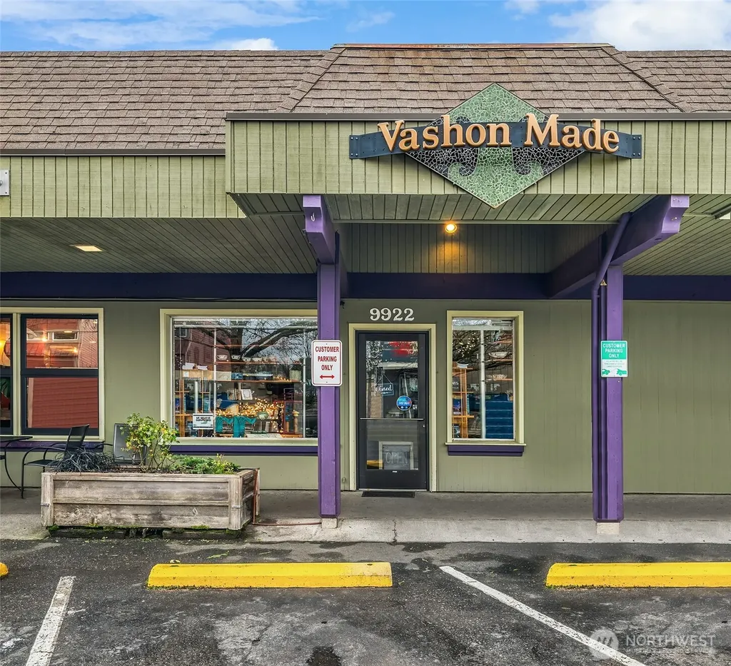 9922 SW Bank Road Vashon WA 98070