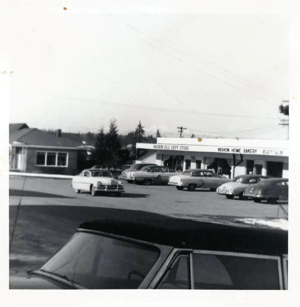 9922 SW Bank Road Vashon WA 98070