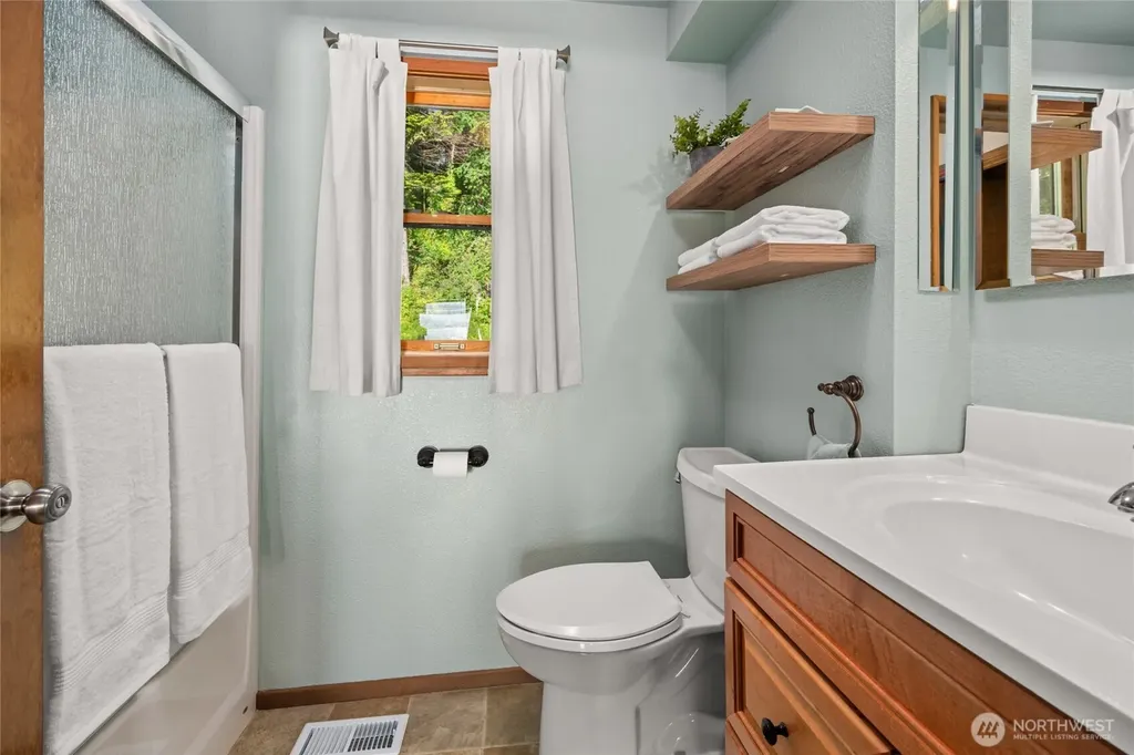 12312 Seabird Lane Mount Vernon WA 98273