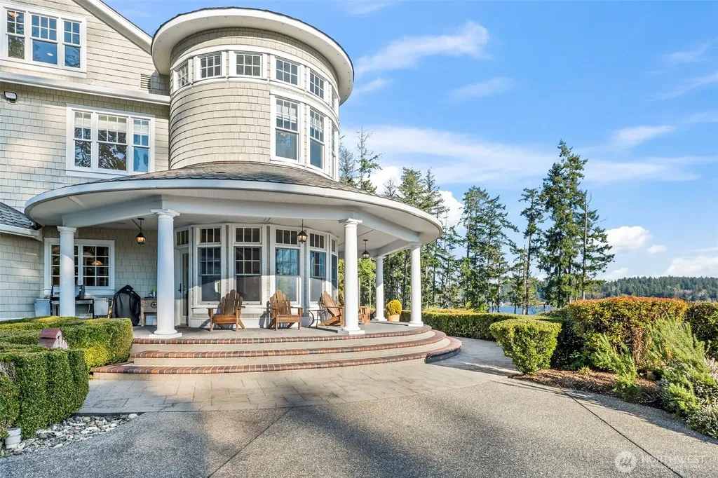 7104 E Grapeview Loop Road Allyn WA 98524