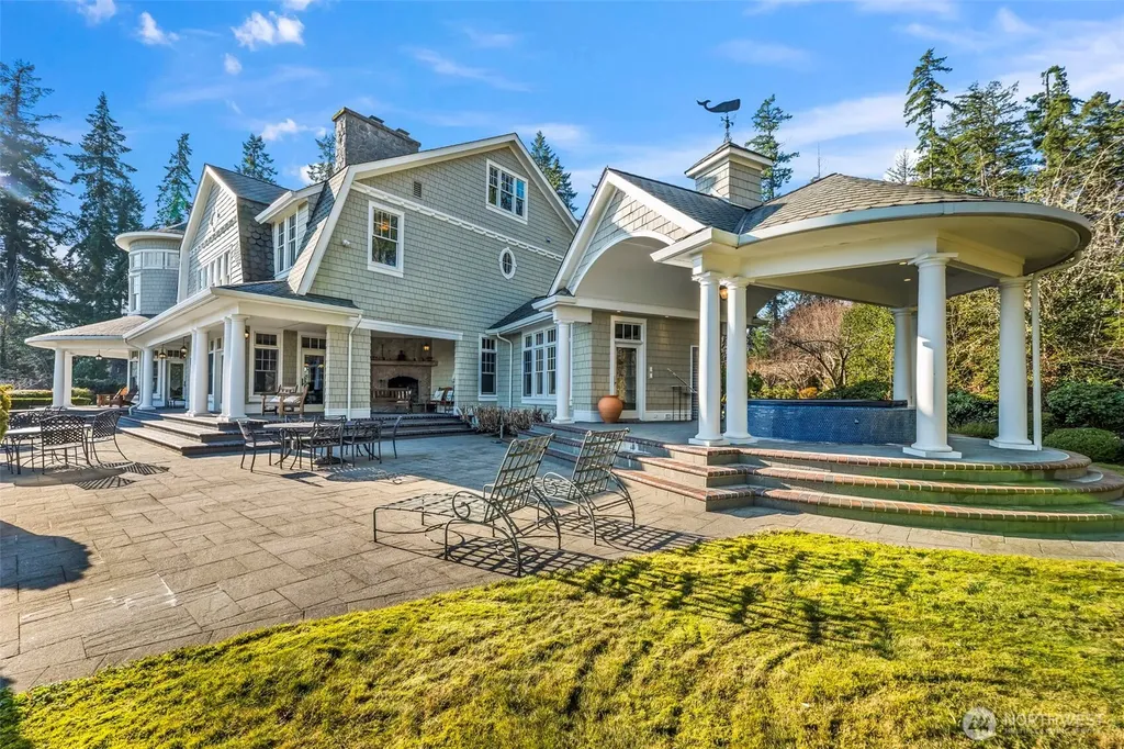 7104 E Grapeview Loop Road Allyn WA 98524