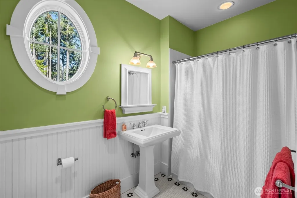 7104 E Grapeview Loop Road Allyn WA 98524