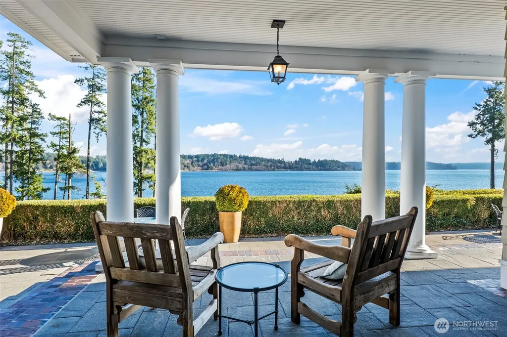 7104 E Grapeview Loop Road Allyn WA 98524