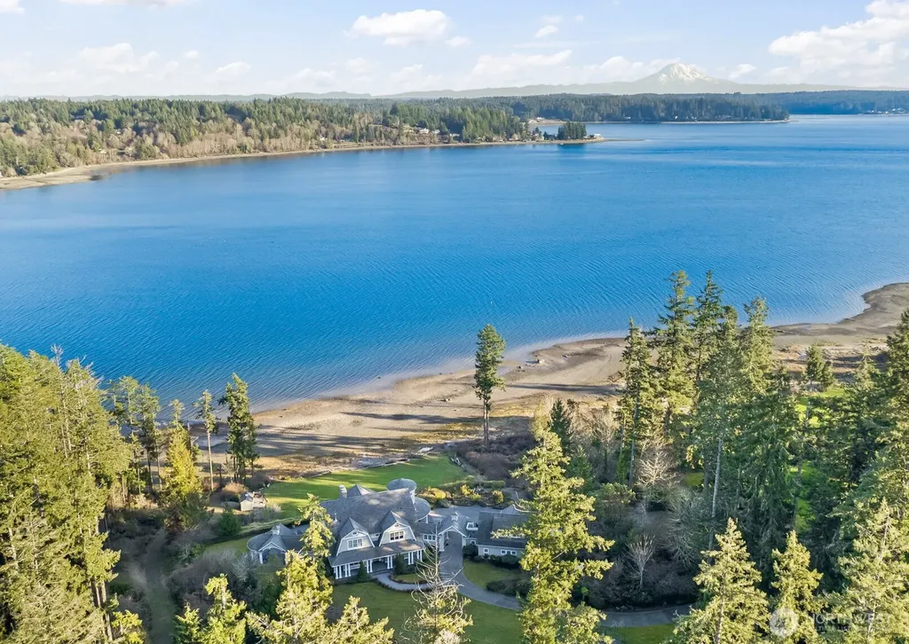 7104 E Grapeview Loop Road Allyn WA 98524