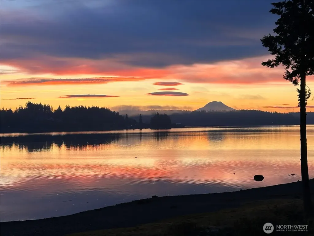 7104 E Grapeview Loop Road Allyn WA 98524