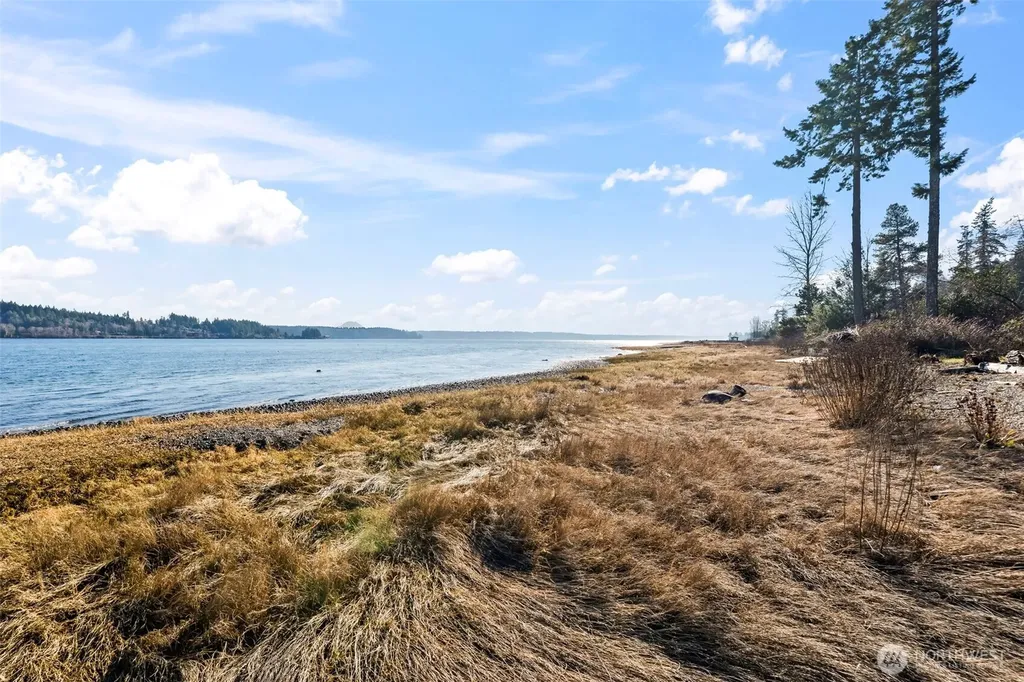 7104 E Grapeview Loop Road Allyn WA 98524