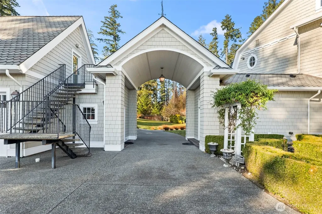 7104 E Grapeview Loop Road Allyn WA 98524