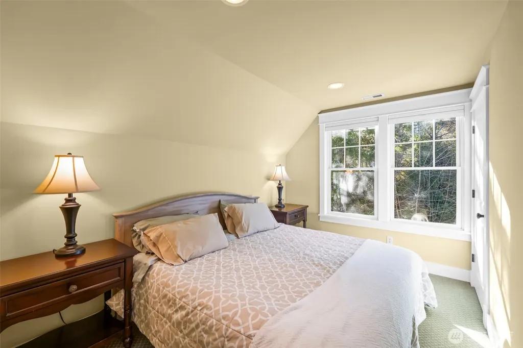 7104 E Grapeview Loop Road Allyn WA 98524