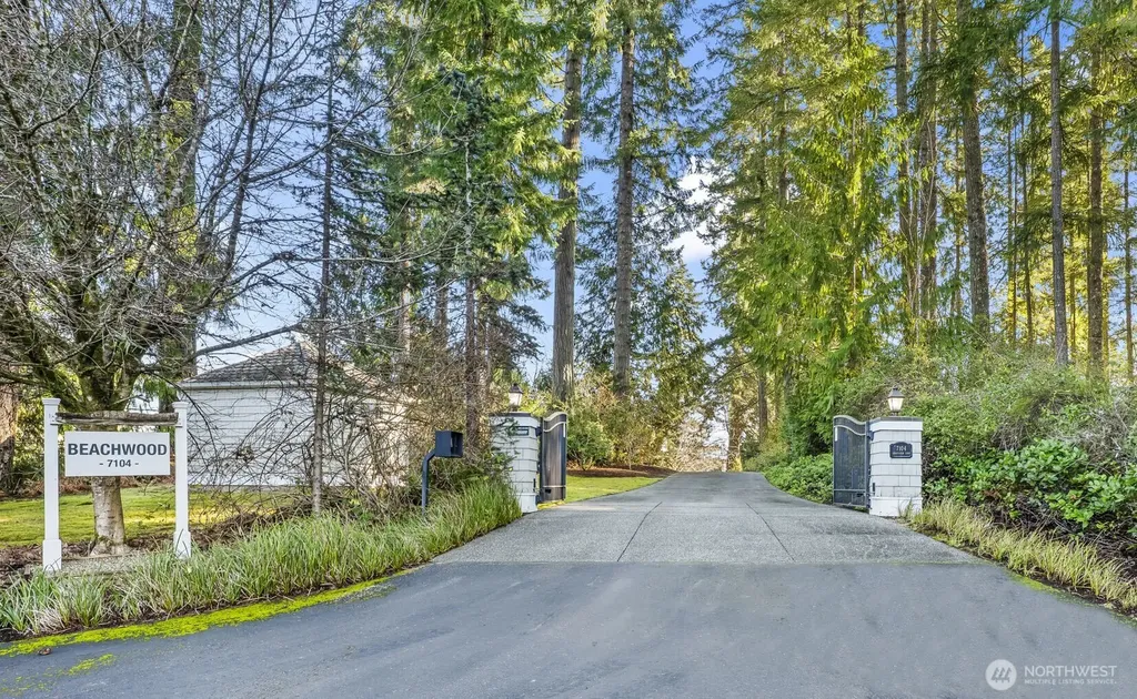 7104 E Grapeview Loop Road Allyn WA 98524