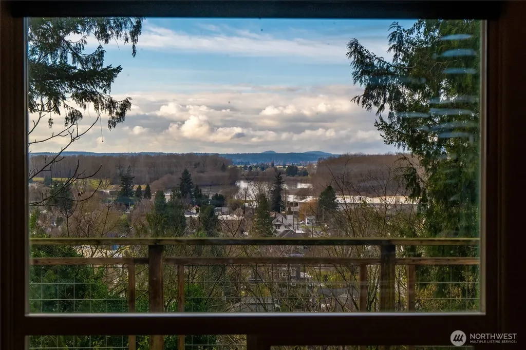1215 S 10th Street Mount Vernon WA 98274