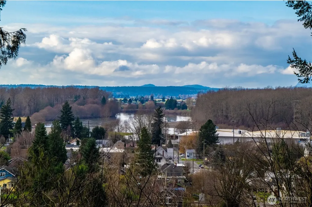 1215 S 10th Street Mount Vernon WA 98274