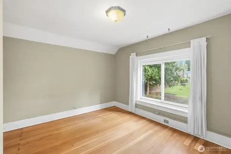 1215 S 10th Street Mount Vernon WA 98274