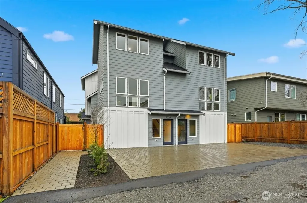 7320 11th Avenue NE Seattle WA 98115