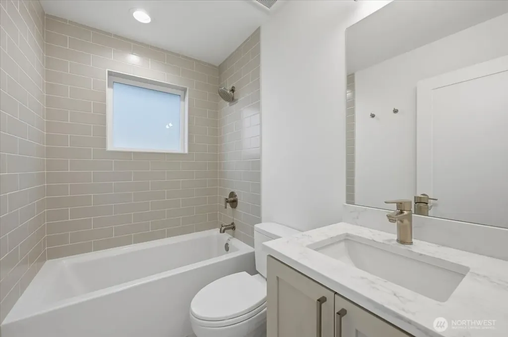 7320 11th Avenue NE Seattle WA 98115