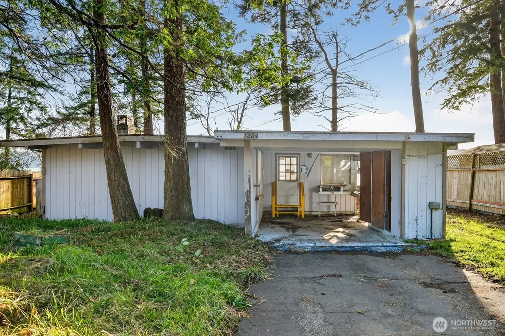 1284 Dines Point Road Greenbank WA 98253