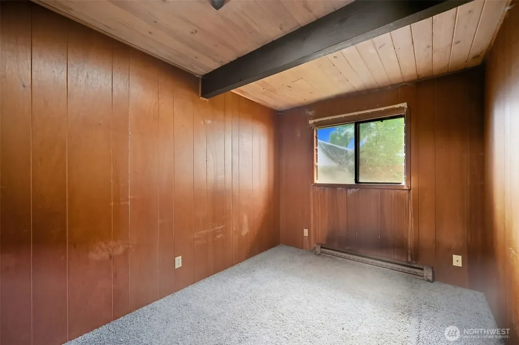 1284 Dines Point Road Greenbank WA 98253