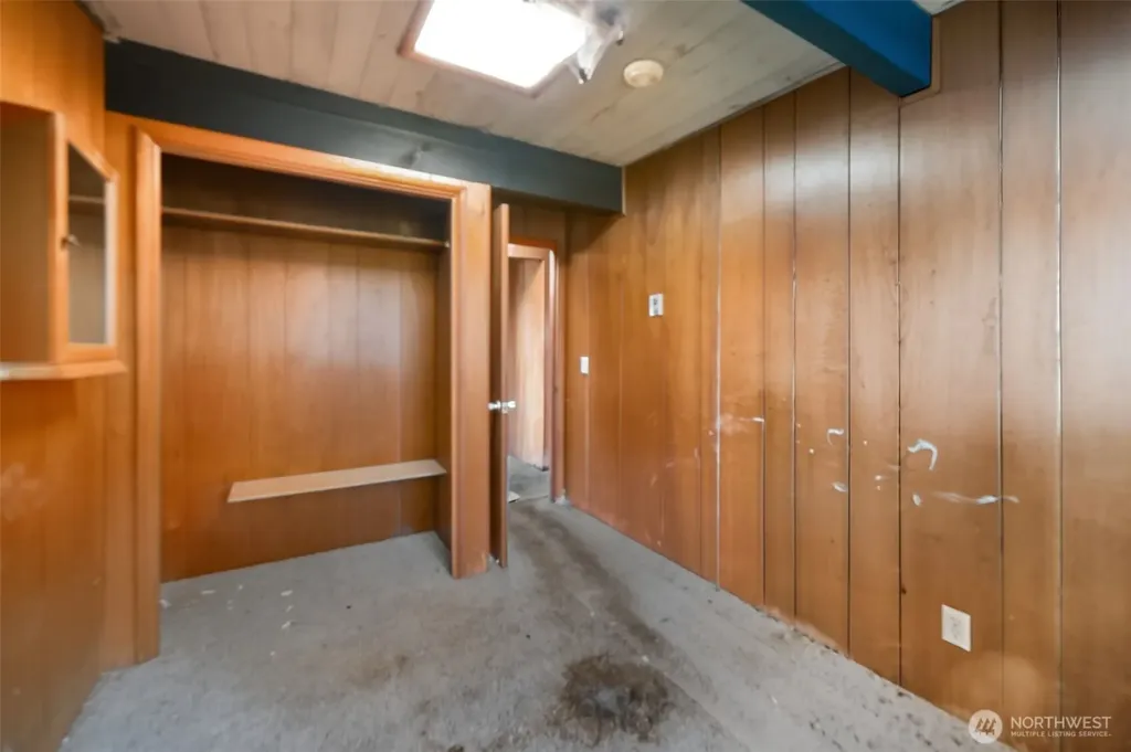 1284 Dines Point Road Greenbank WA 98253