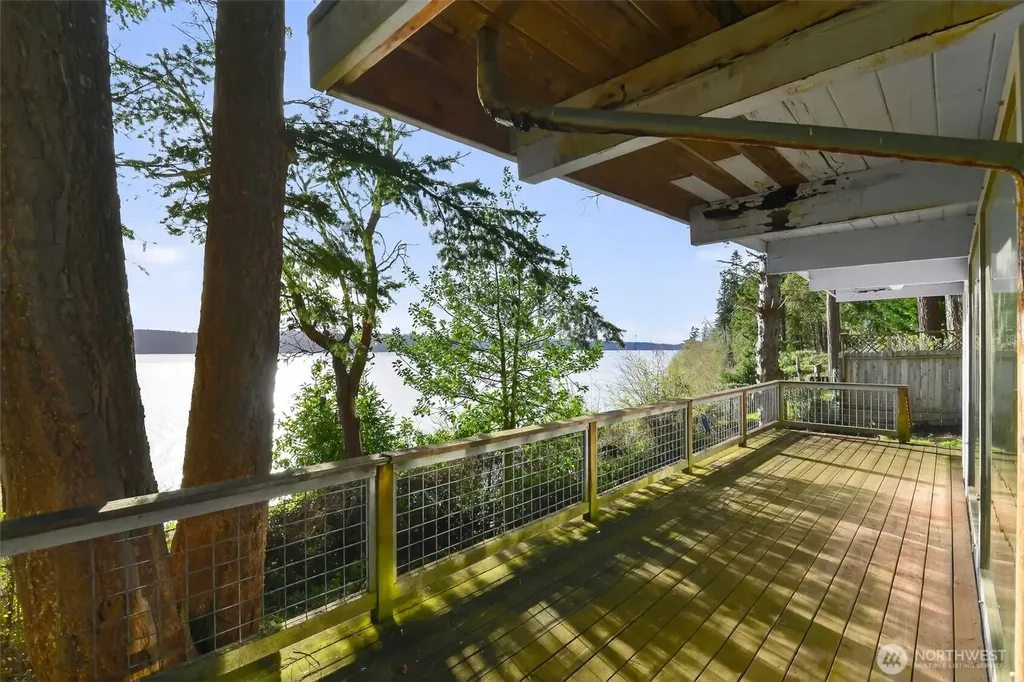 1284 Dines Point Road Greenbank WA 98253